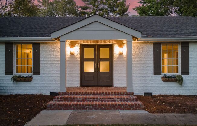 **ADORABLE DUBLEX IN BELLE MEADE WITH AMAZING YARD SURROUNDED BY MULTI-MILLION DOLLAR HOMES**