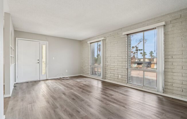 First Month Free! Beautiful East Mesa Apartment - Large and Spacious!