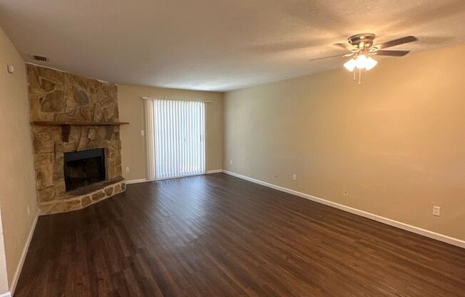 2 beds, 1 bath, 885 sqft, $1,300, Unit 2857