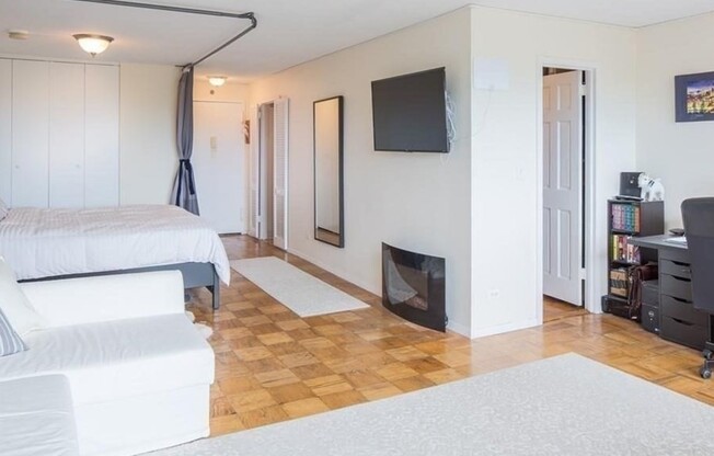 Studio, 1 bath, 590 sqft, $3,400, Unit 6M