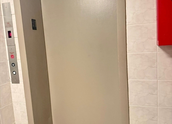 2 beds, 1 bath, 1,020 sqft, $2,300, Unit E112