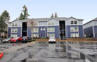 Freshly Remodeled 2 Bed/2 Bath Top Floor Modern Construction Condo