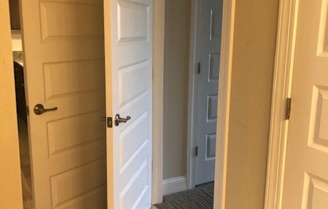 1 bed, 1 bath, 825 sqft, $1,599, Unit 00 - 800105