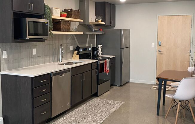 Studio, 1 bath, 468 sqft, $900, Unit 211