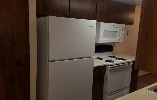 2 beds, 1 bath, 950 sqft, $1,075, Unit 80