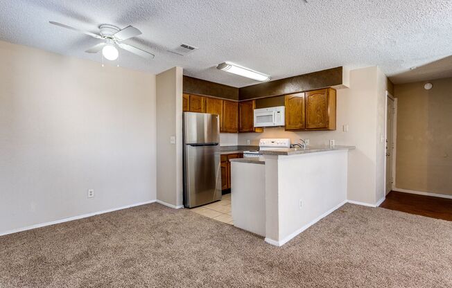 2 beds, 1 bath, $1,500, Unit # 218