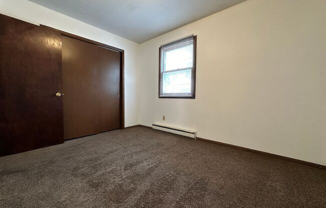 2 beds, 1 bath, $899