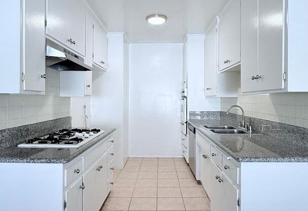 1 bed, 1 bath, 700 sqft, $1,925, Unit 18