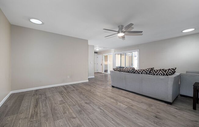 Unique 3 Bedroom Home in Collwood Park!