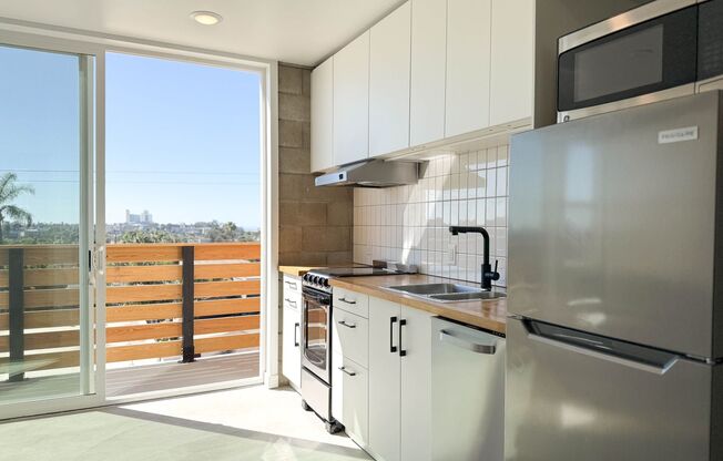 Studio, 1 bath, 285 sqft, $2,120, Unit 202