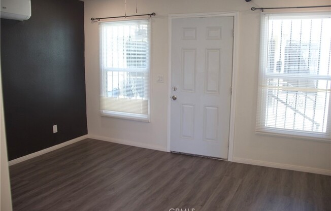 372 E 55 ST