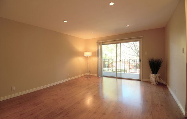 1 bed, 1 bath, $2,000, Unit C24