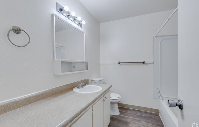 2 beds, 1 bath, 900 sqft, $1,350, Unit 71