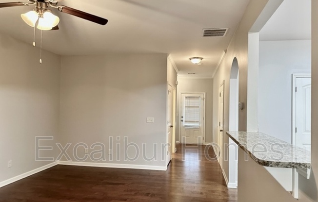 387 FRANKLIN LN