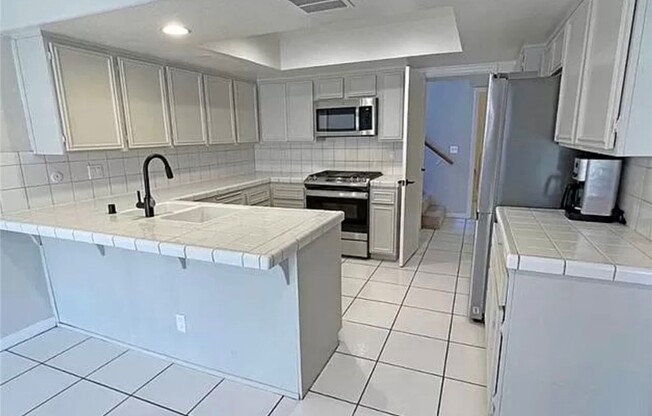 3 beds, 2.5 baths, 2,054 sqft, $3,995, Unit 18