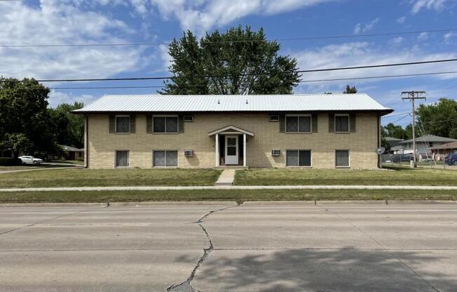1810 W 1 ST