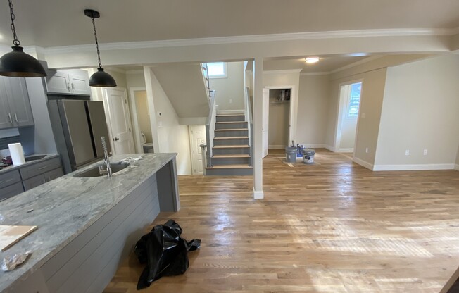 62 GOLDEN AVE
