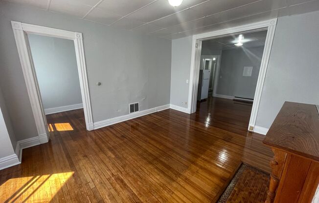 1 bed, 1 bath, $650, Unit Apt #2