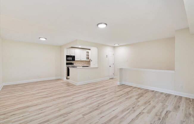 Fully Renovated 2B/2B unit in Old Forge Crossing!