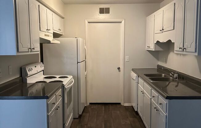 Spacious 1 Bedroom/1 Bath Condo- Move  in Special of 1/2 the first months rent with a 13 month lease!