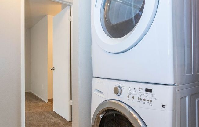 2 beds, 1 bath, 829 sqft, $1,700, Unit 125