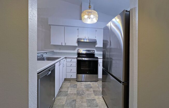 Approved Application**Move in Special - $500 Rent Credit**Charming 2-bedroom Kent Condo in Timber Ridge