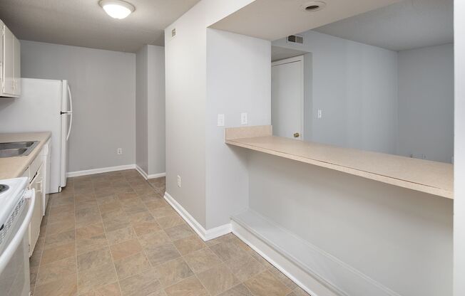 2 beds, 2 baths, 911 sqft, $1,100