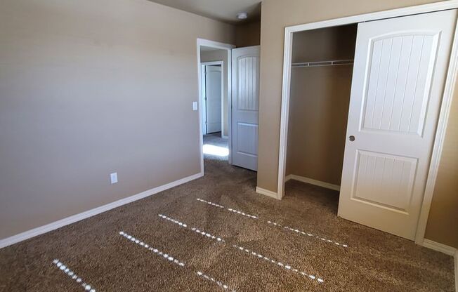 Spacious 4 Bedroom for Rent on Desert Lily