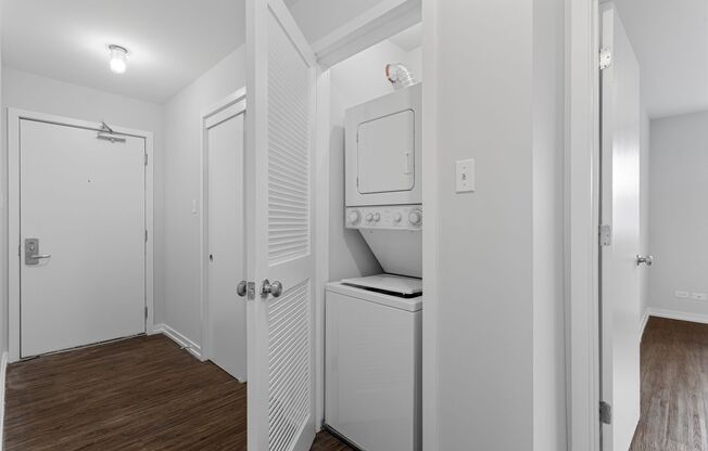 2 beds, 2 baths, $2,400, Unit 414