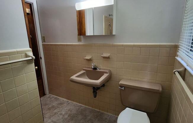 3 beds, 1 bath, $1,950