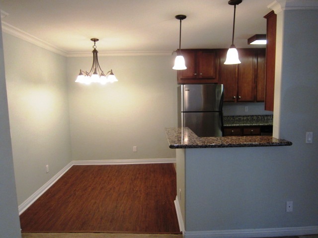 55th - 2BD/2BA, Granite/Stainless Kitchen, Balcony, Pets OK!