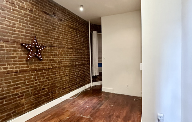 1 bed, 1 bath, $1,995, Unit 1FE