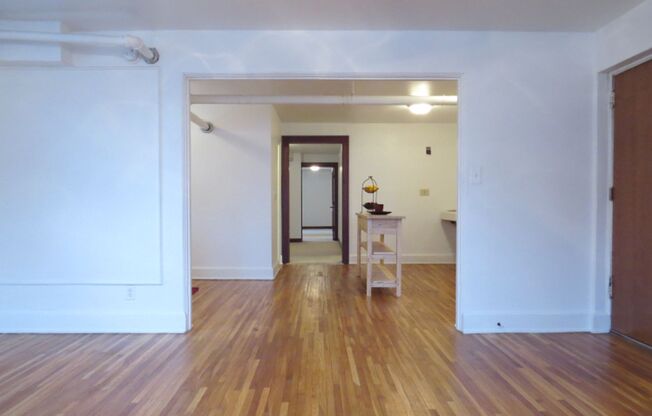 1 bed, 1 bath, 800 sqft, $1,195, Unit 616B2