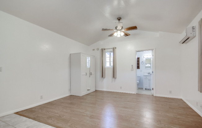 9177 CREEKFORD DR
