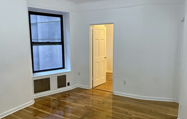 2 beds, 1 bath, $3,000, Unit 2F