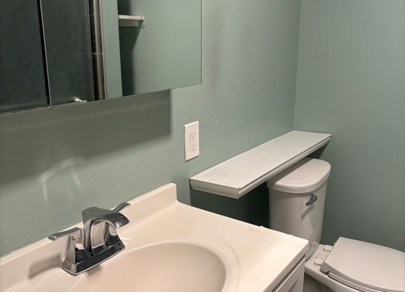 841 843 E 4 ST