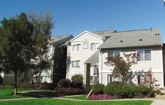 3 beds, 2 baths, 1,066 sqft, $1,900, Unit D211