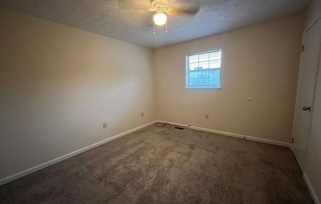 2 beds, 1.5 baths, 880 sqft, $925