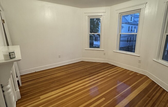 11 COLONIAL AVE
