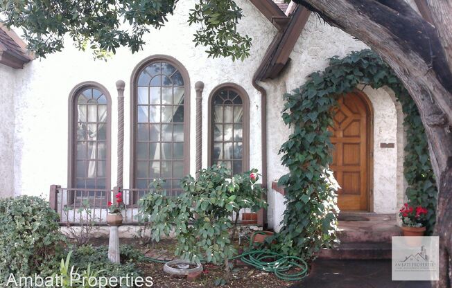 2330 N. Maroa Ave