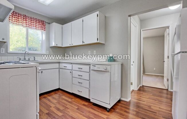 3 beds, 1 bath, $2,095