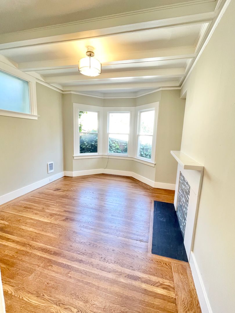 105 (1732 Washington)