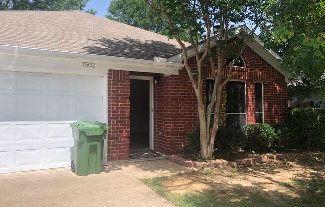 BEAUTIFUL BRICK HOME IN THE YORK MEADOW ADDITION!