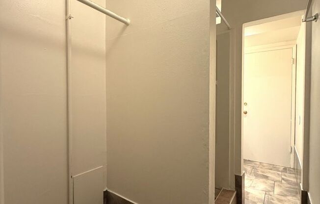 Studio, 1 bath, 400 sqft, $1,200, Unit A