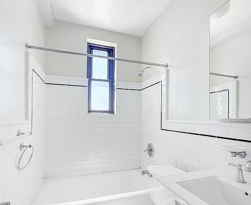 1 bed, 1 bath, $6,450, Unit 3I