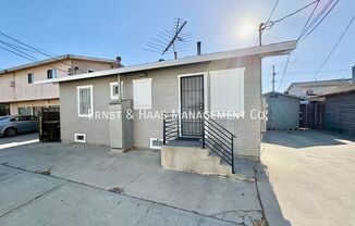 926 1/2 NEWPORT AVE