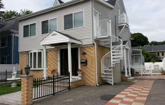 29 ELTON AVE