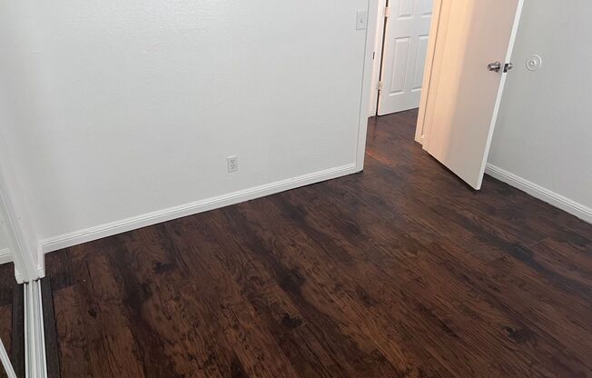 2 beds, 1 bath, 900 sqft, $1,000, Unit 20