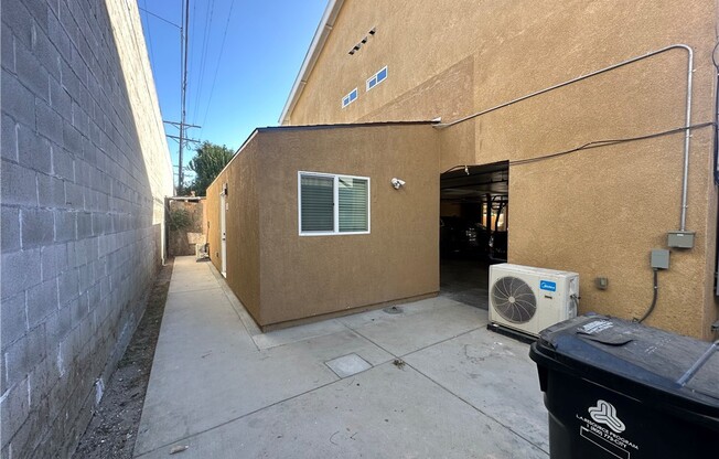 1 bed, 1 bath, 330 sqft, $1,900