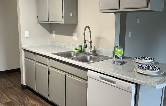 2 beds, 2 baths, 1,070 sqft, $1,625, Unit 08-201